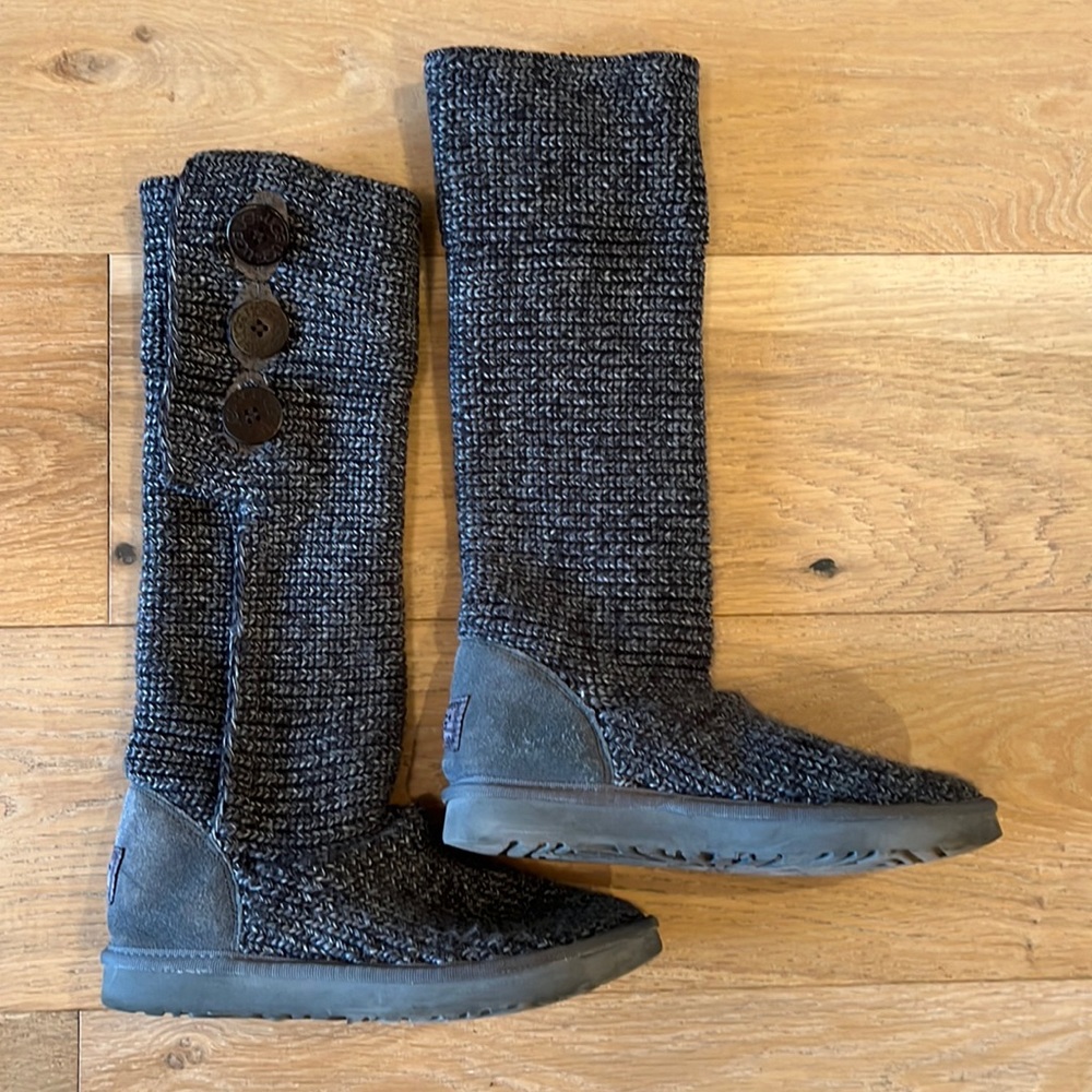 Ugg cardi boots size 8